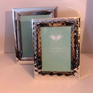 NWT Set of Two Silver Plated Desk Top Picture Frames One Smooth One Hammered